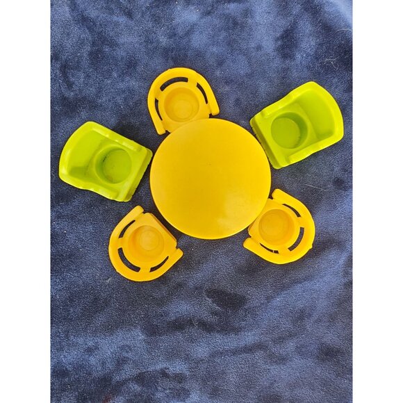 Vintage Fisher Price Little‎ Peoples Table And Chairs Yellow And Green - Picture 10 of 10